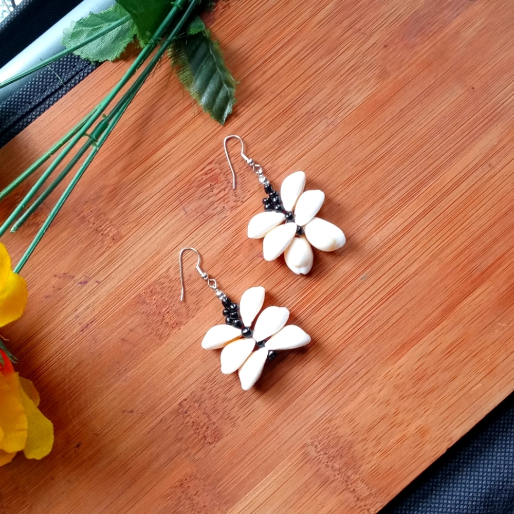 1PR Beautiful Cowrie Shell Earrings Set - Picture 1 of 12